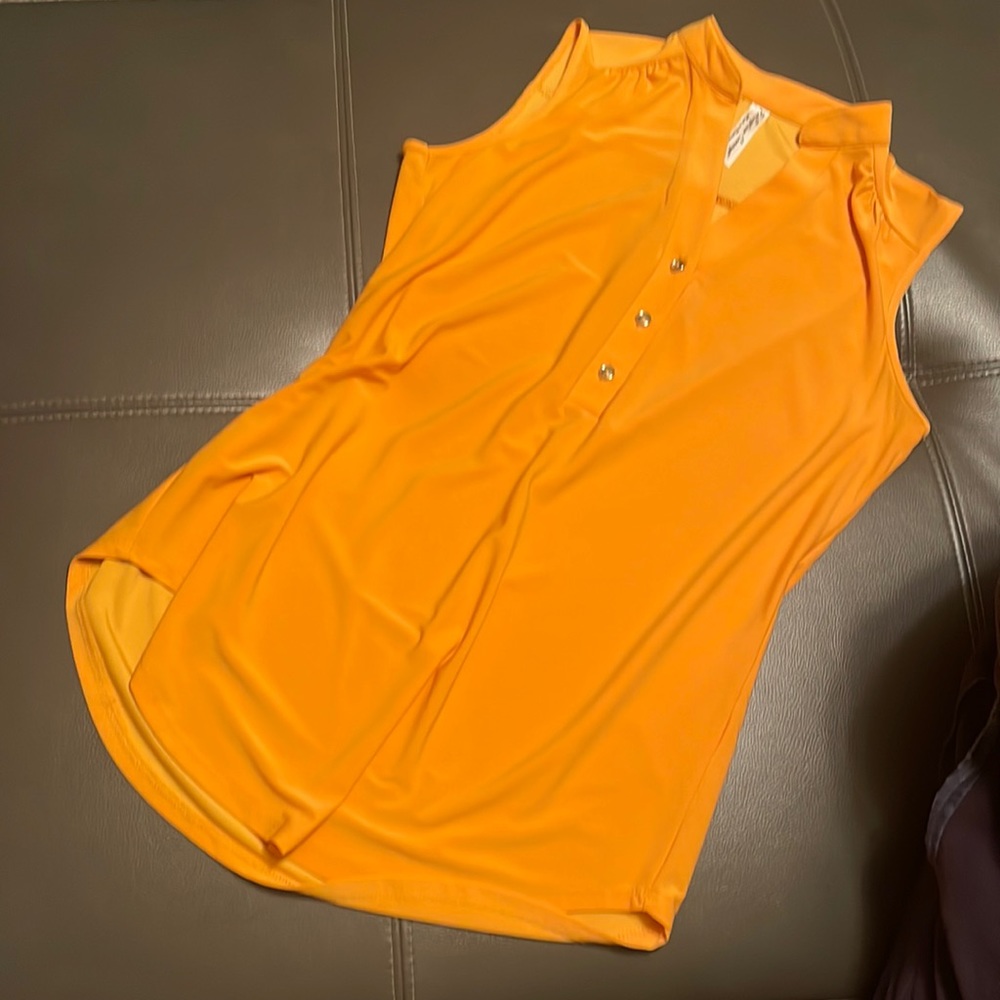 Cute casual yellow top you can wear with jeans or leggings.